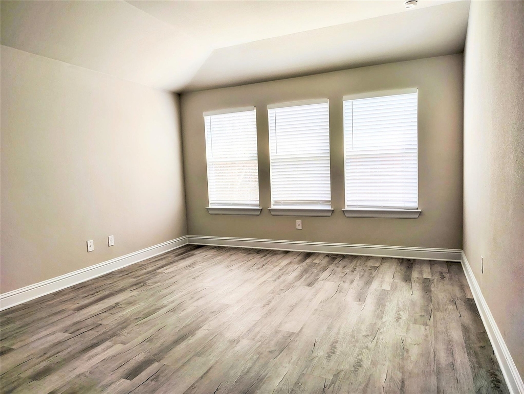 7801 Dakota Cir - Photo 14