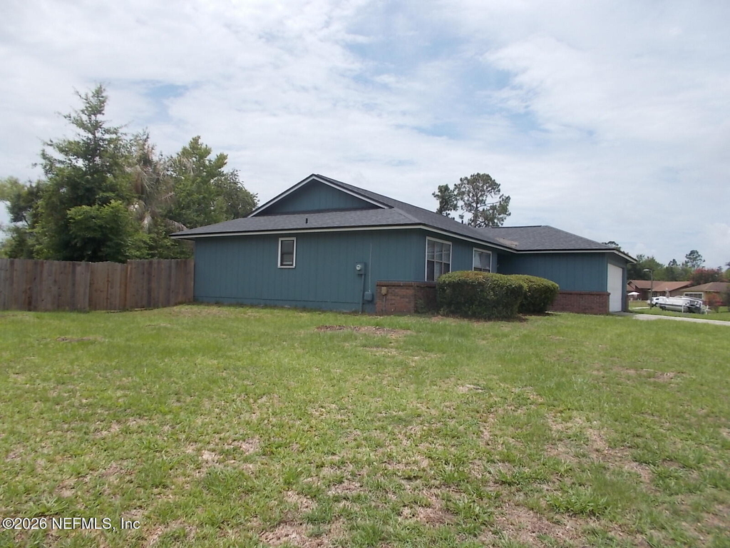 7529 Falcon Trace Drive W - Photo 4