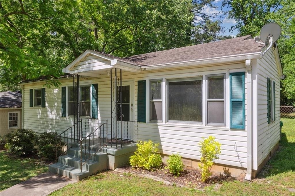 1682 Bridgeport Drive Ne - Photo 3