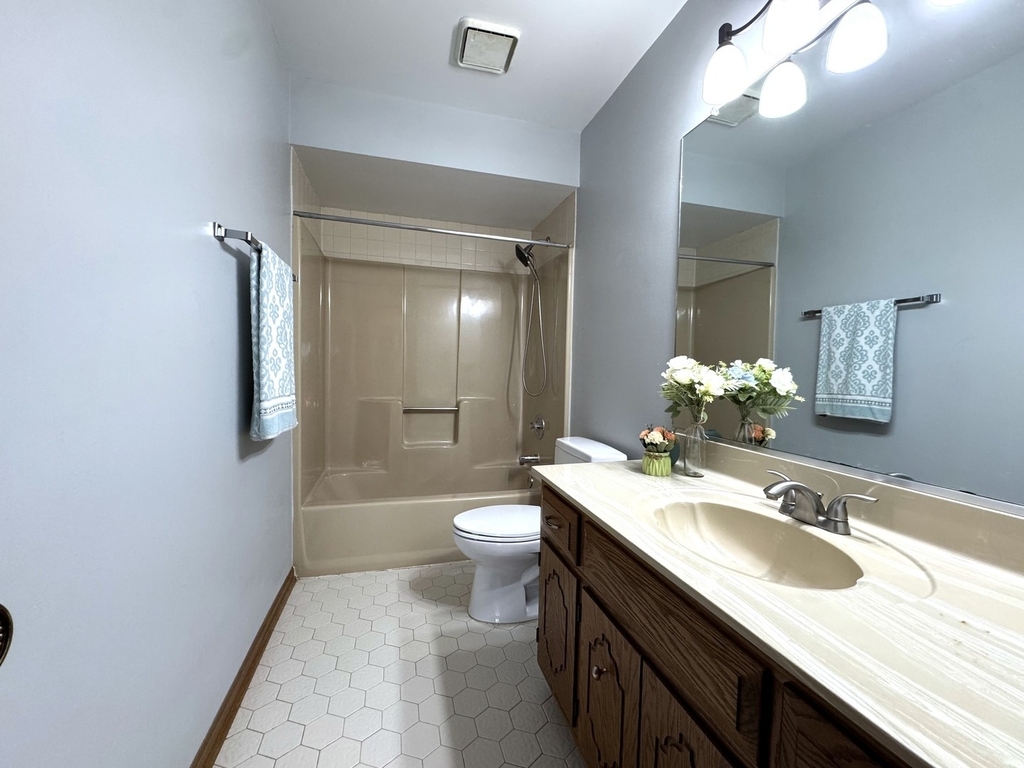 1217 Yorkshire Drive - Photo 16