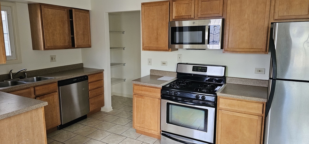 833 Village Quarter Road - Photo 5