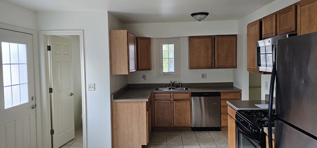 833 Village Quarter Road - Photo 4