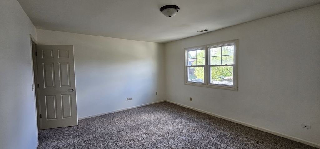 833 Village Quarter Road - Photo 14