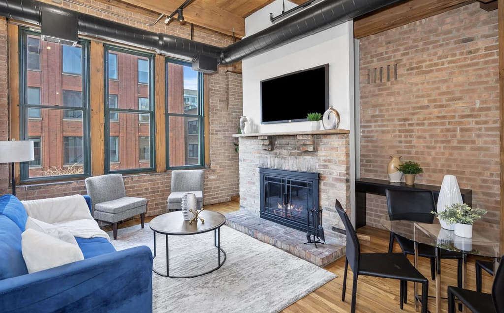 331 S Peoria Street - Photo 1