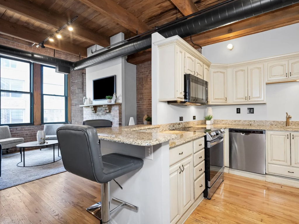 331 S Peoria Street - Photo 4