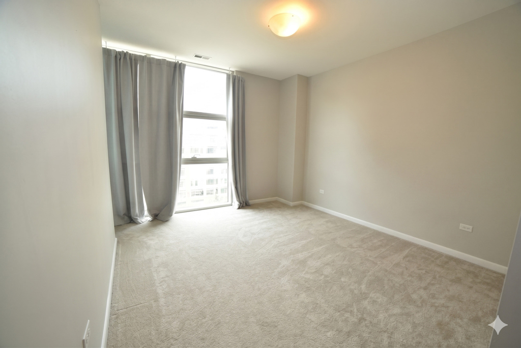 225 S Sangamon Street - Photo 6