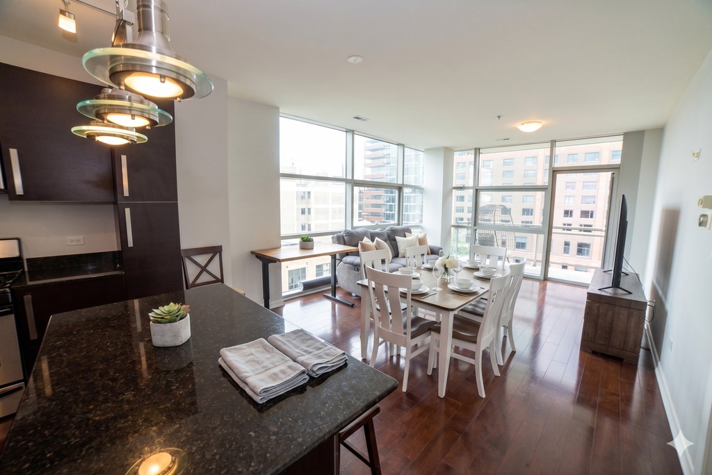 225 S Sangamon Street - Photo 1