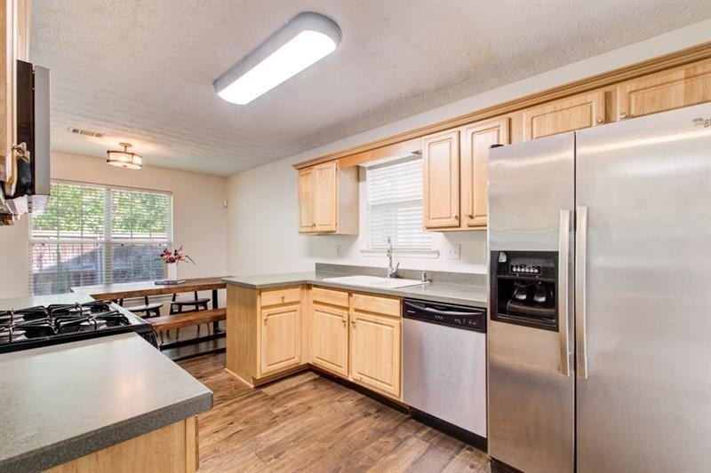 1204 Gates Circle Se - Photo 4