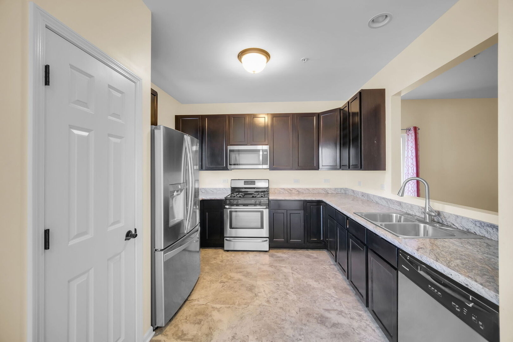 1476 Manning Avenue - Photo 6