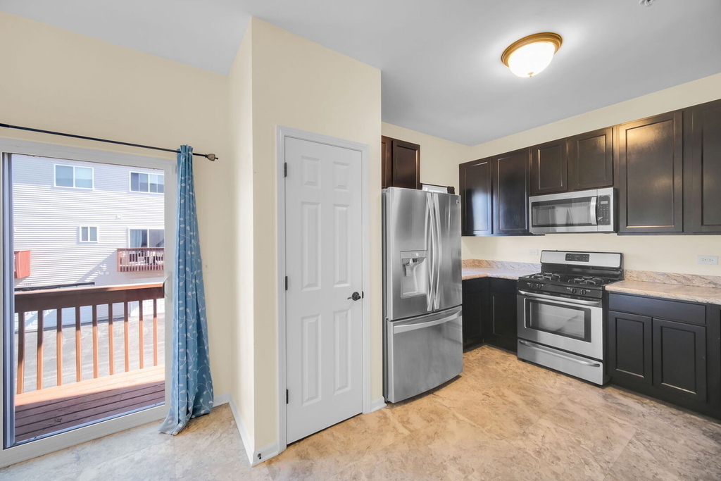 1476 Manning Avenue - Photo 8