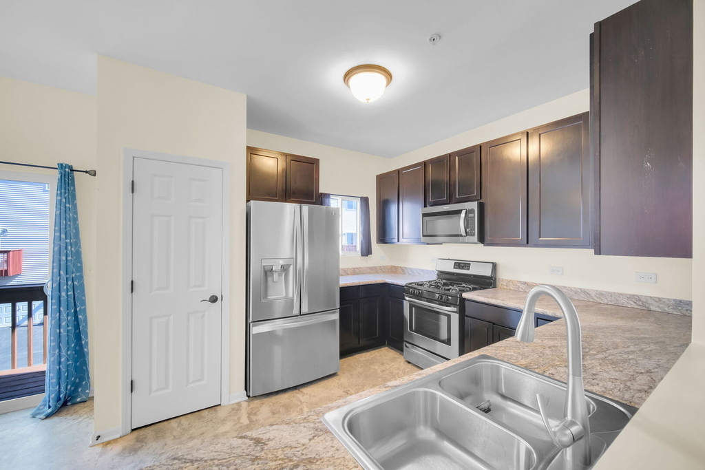 1476 Manning Avenue - Photo 9