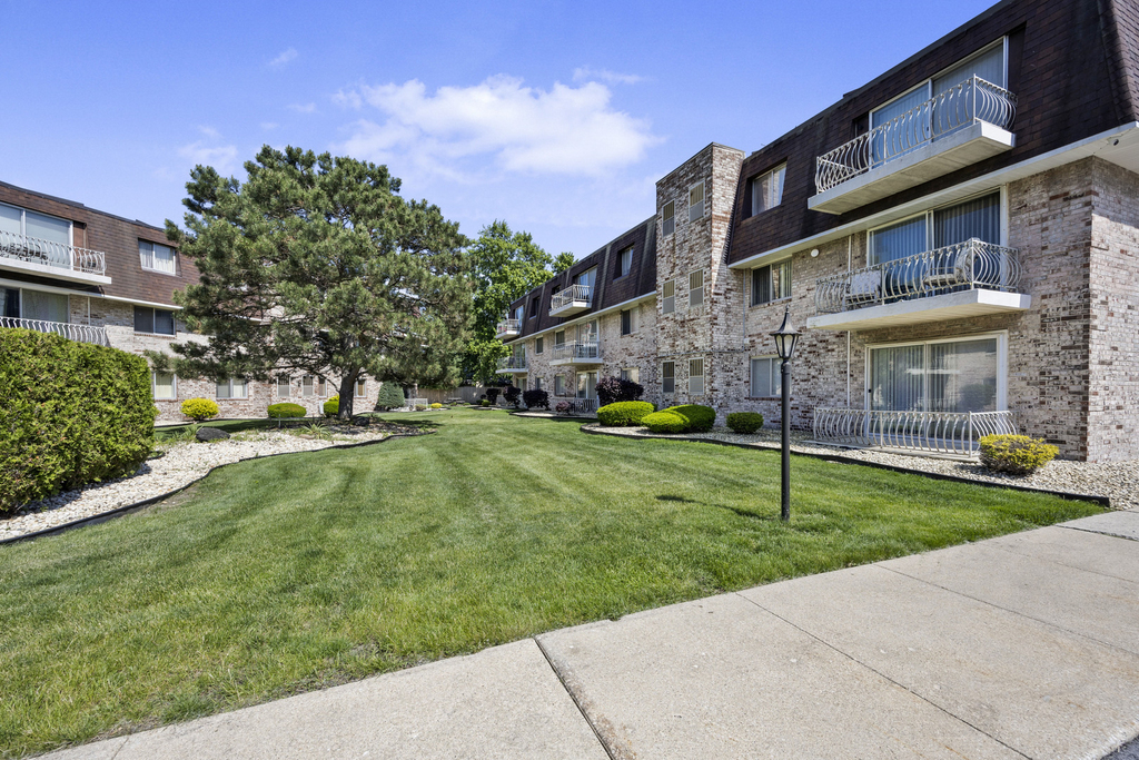3237 S Manor Drive - Photo 4