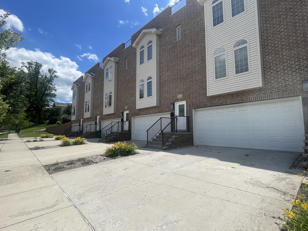 908 East Street - Photo 2