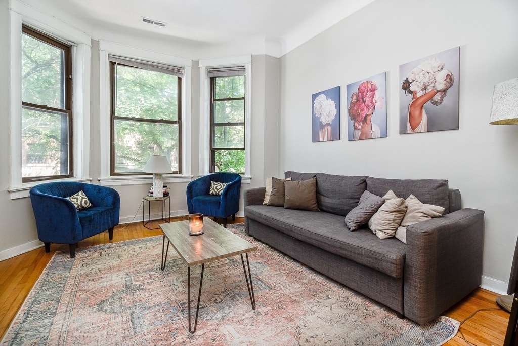 3554 N Wilton Avenue - Photo 2