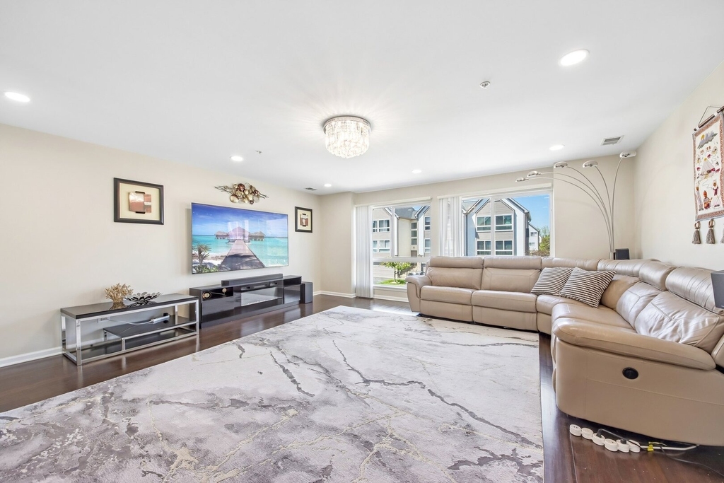 673 E Fountainview Drive - Photo 4