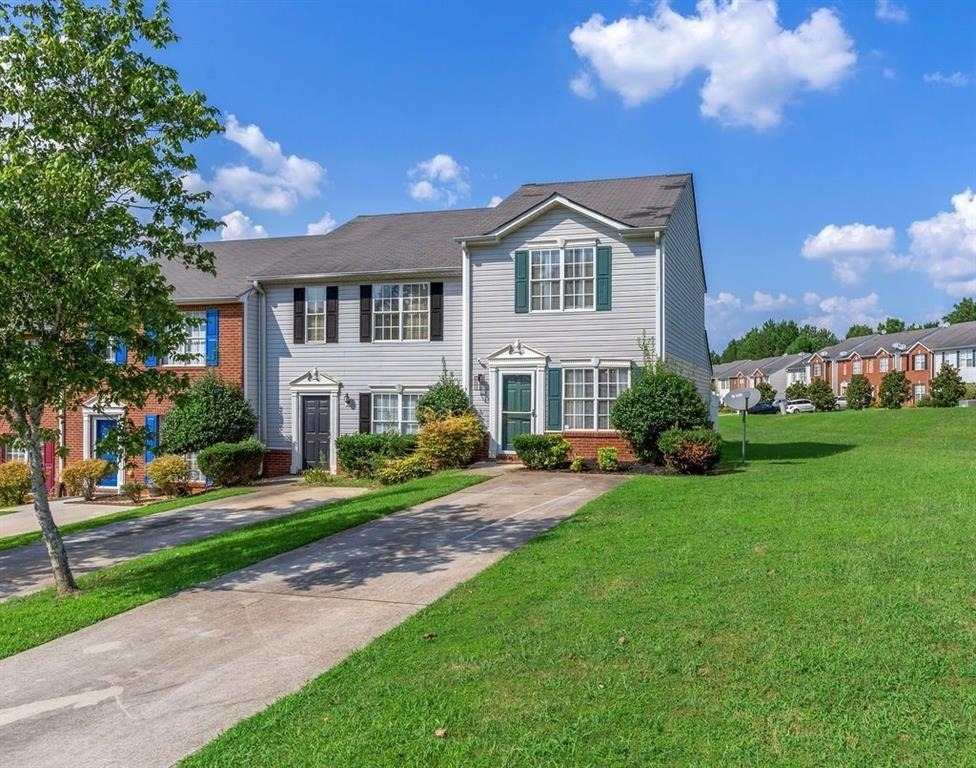 1327 Hollenbeck Lane - Photo 0