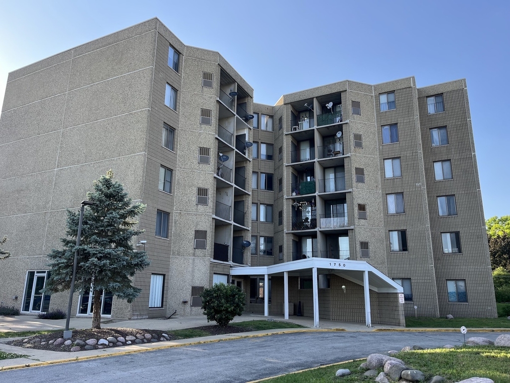 1750 N Marywood Avenue - Photo 0