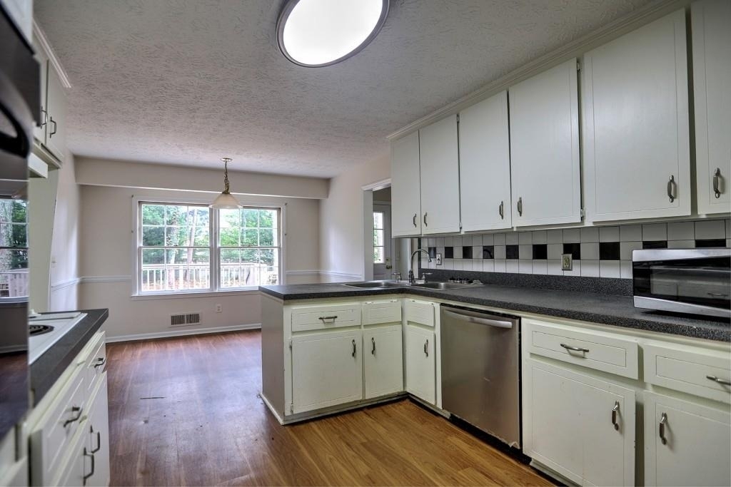 2940 Connie Street - Photo 8