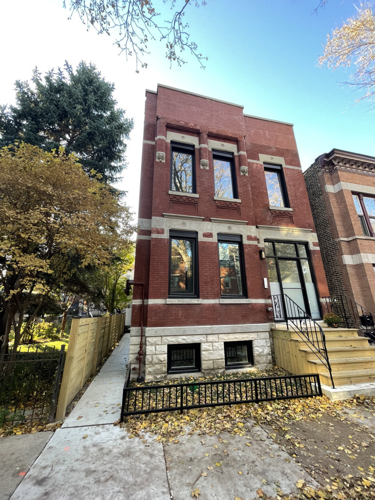 822 N Winchester Avenue - Photo 0