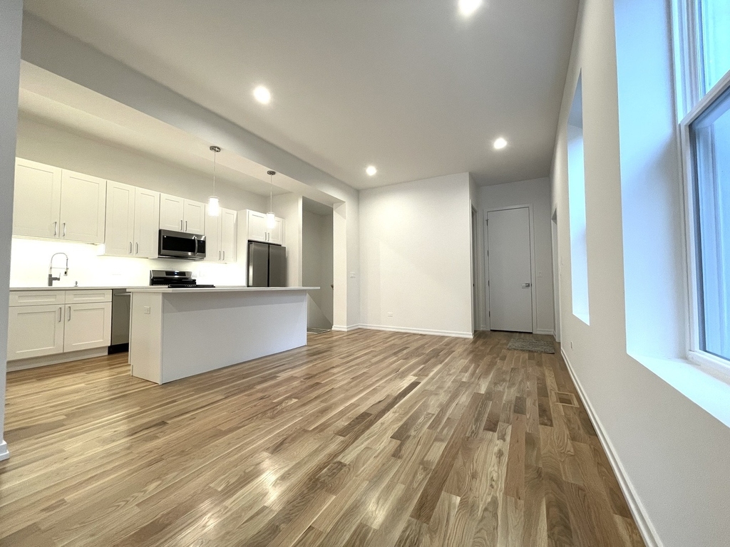 822 N Winchester Avenue - Photo 1