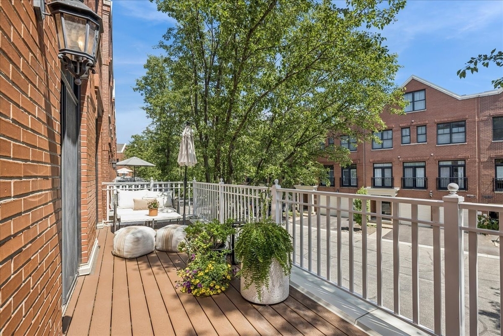1863 Admiral Court - Photo 13