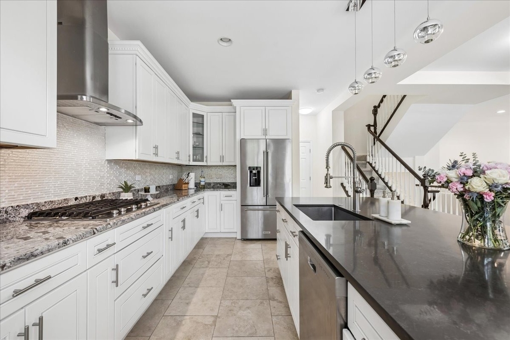1863 Admiral Court - Photo 8