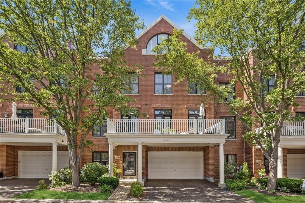 1863 Admiral Court - Photo 0