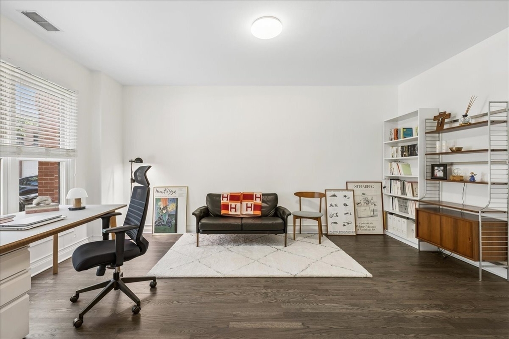 1863 Admiral Court - Photo 2