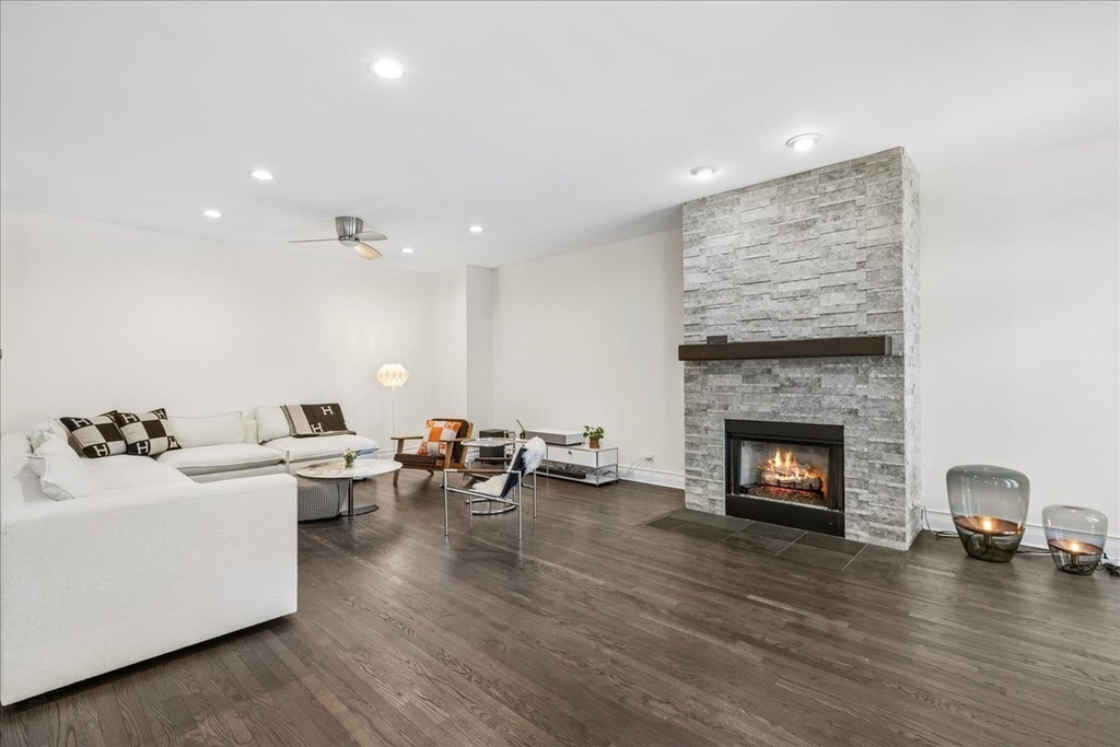 1863 Admiral Court - Photo 10