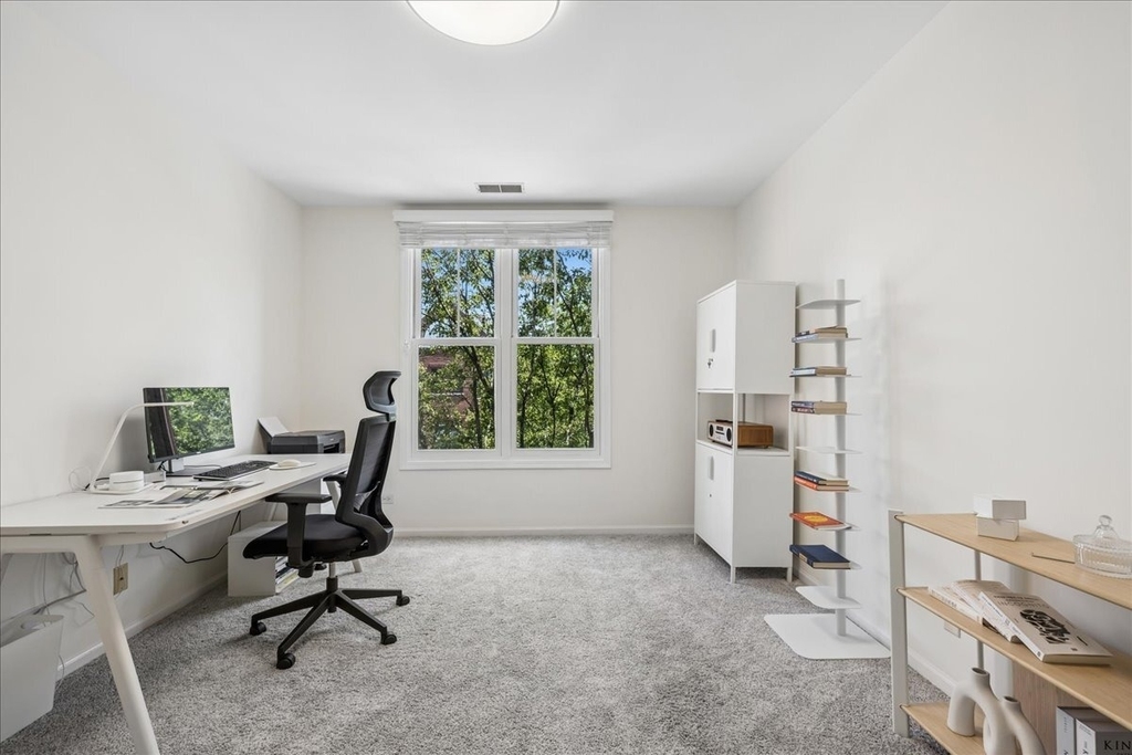 1863 Admiral Court - Photo 19