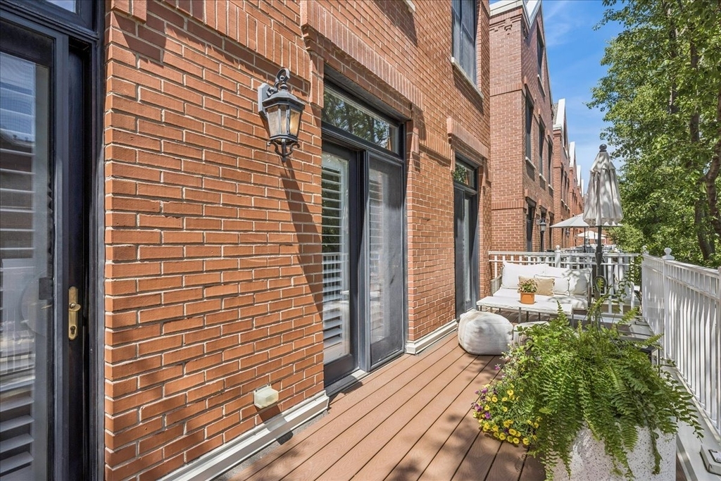 1863 Admiral Court - Photo 33