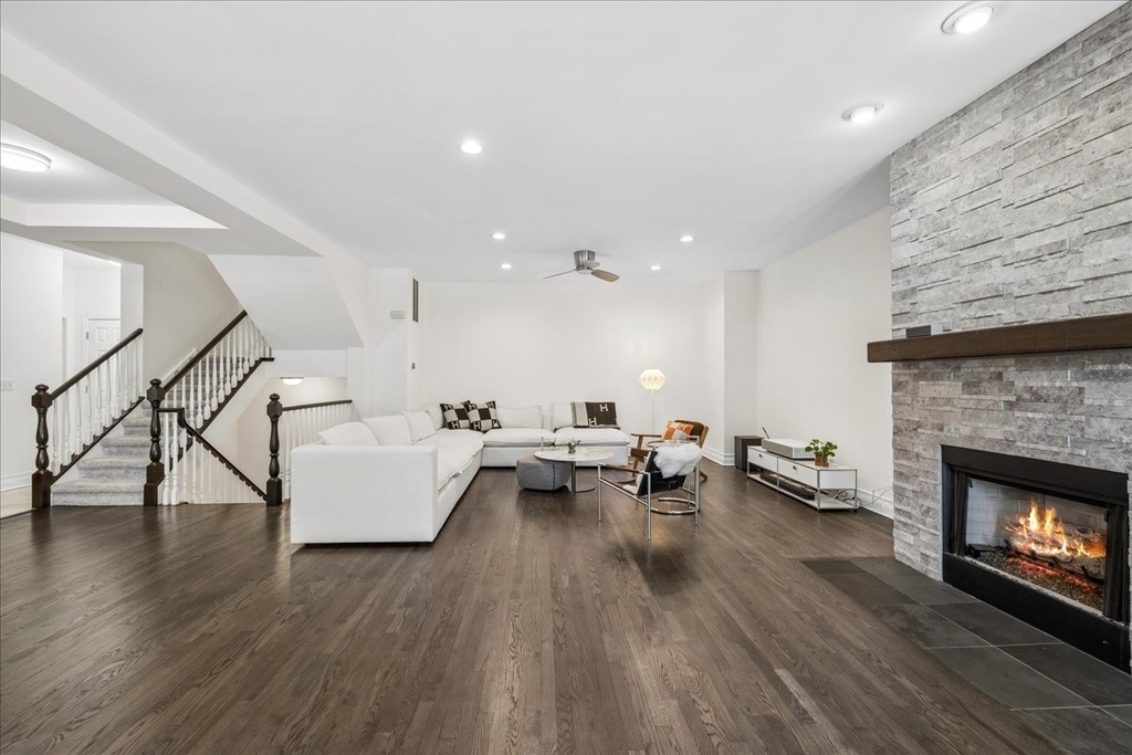 1863 Admiral Court - Photo 4