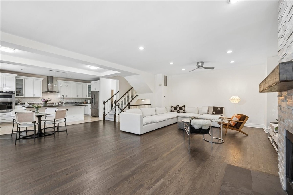 1863 Admiral Court - Photo 3