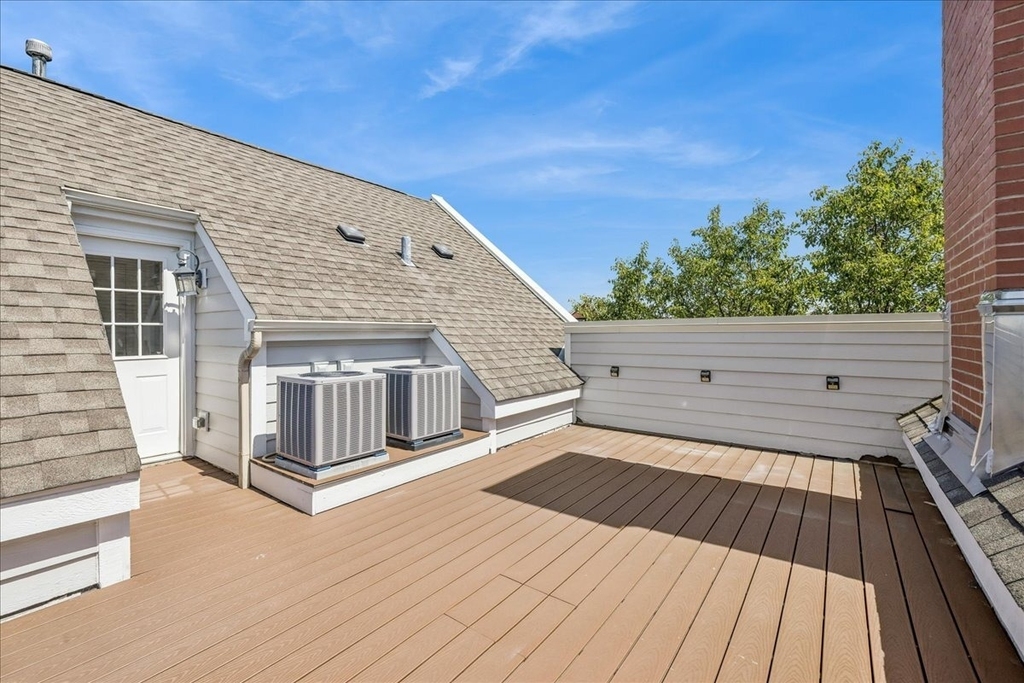 1863 Admiral Court - Photo 32
