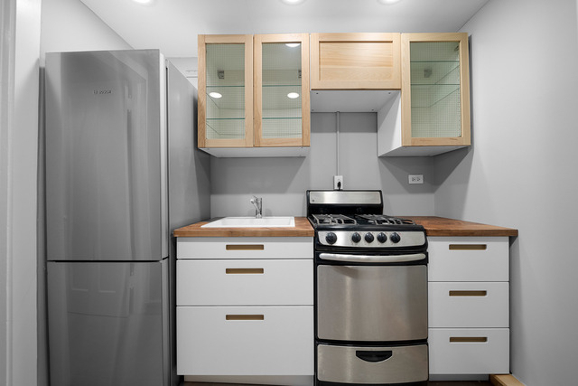604 W Addison Street - Photo 9
