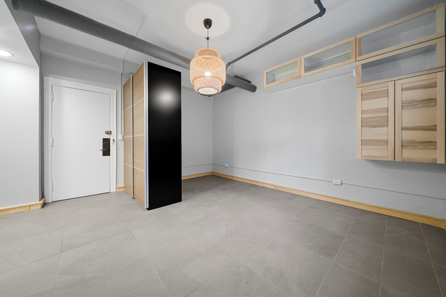 604 W Addison Street - Photo 5