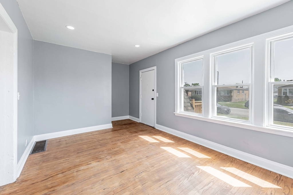 7614 W 63rd Place - Photo 3