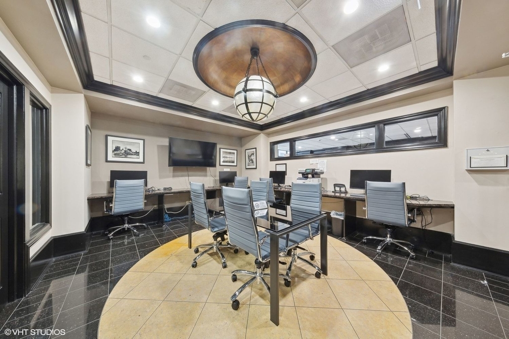 10 E Ontario Street - Photo 20