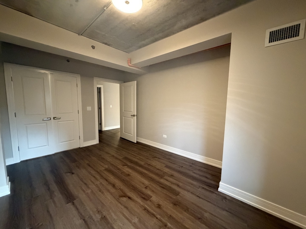 952 W Carmen Avenue - Photo 7