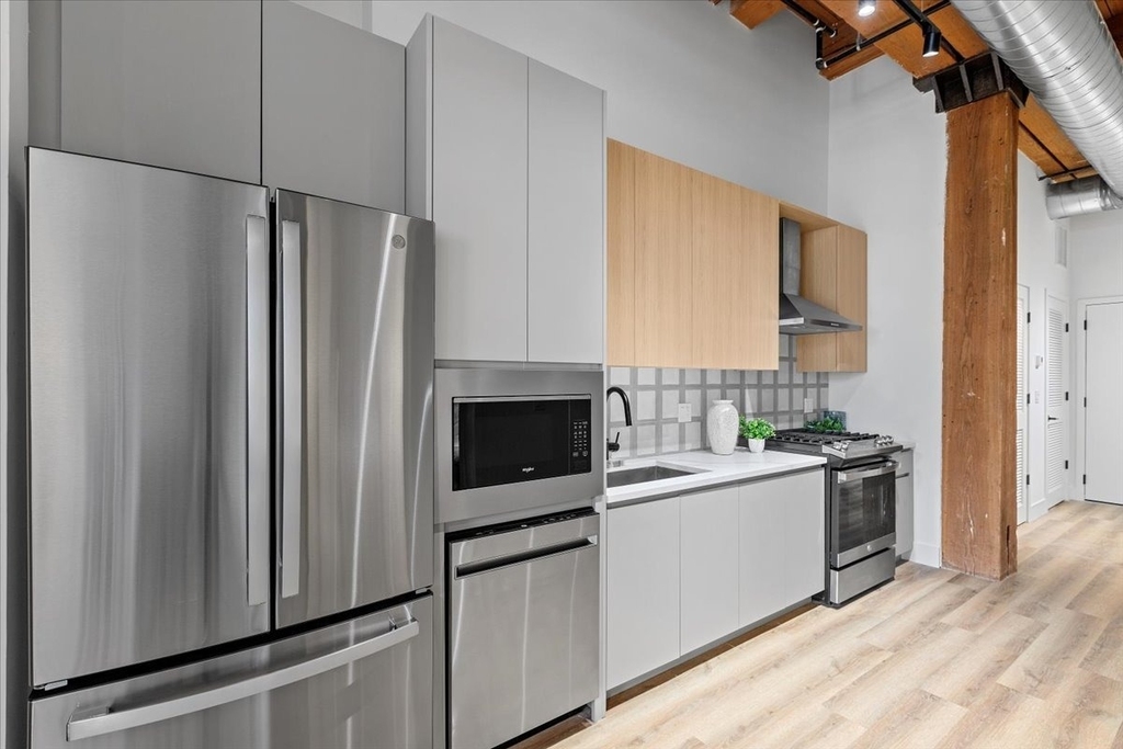 153 W Ohio Street - Photo 8
