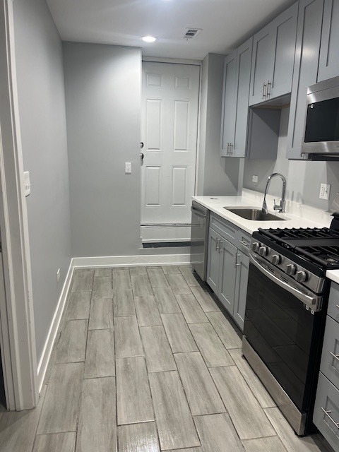 926 W 32nd Place - Photo 3