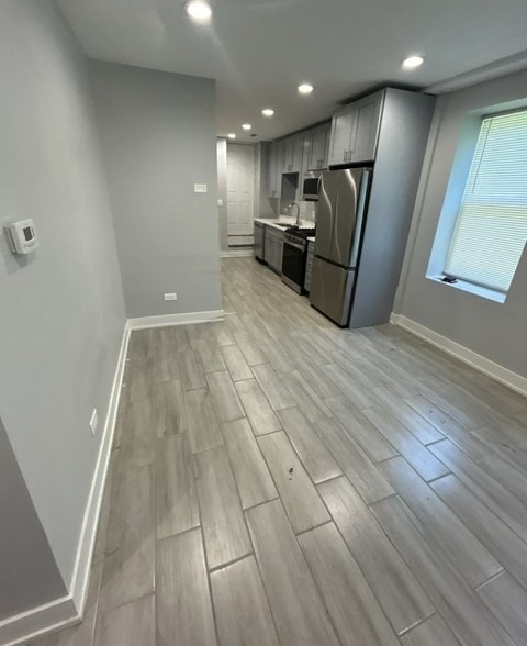 926 W 32nd Place - Photo 2