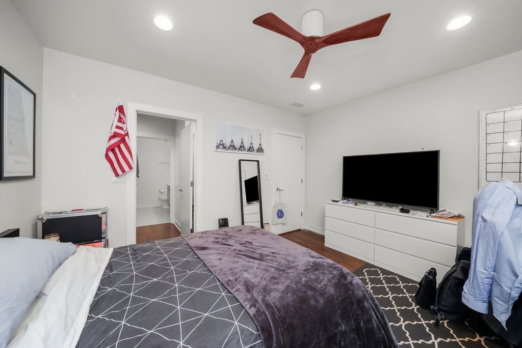 838 W Erie Street - Photo 9
