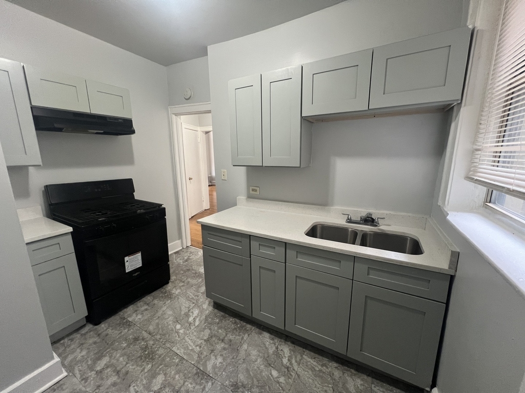 6802 S Clyde Avenue - Photo 4