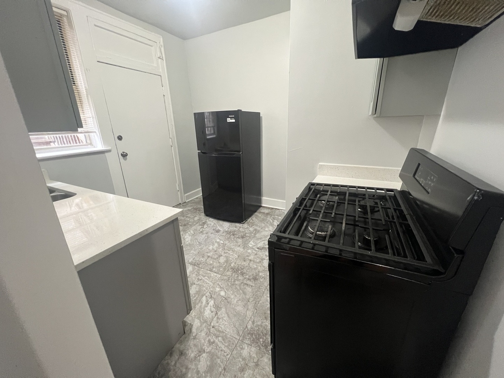 6802 S Clyde Avenue - Photo 5