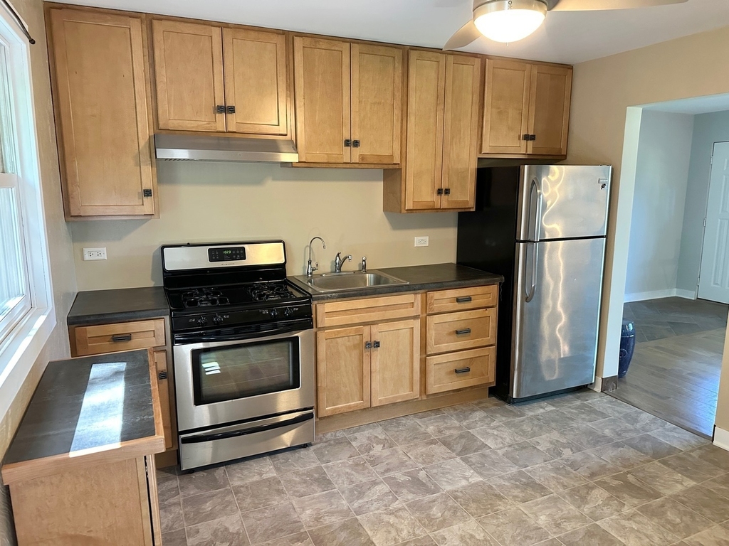 2025 Sherman Boulevard - Photo 4