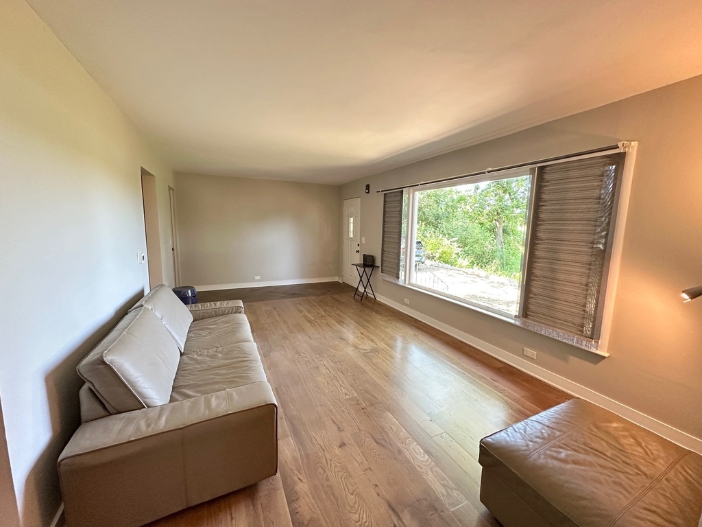 2025 Sherman Boulevard - Photo 2