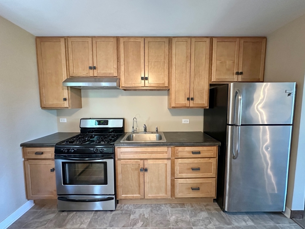 2025 Sherman Boulevard - Photo 5