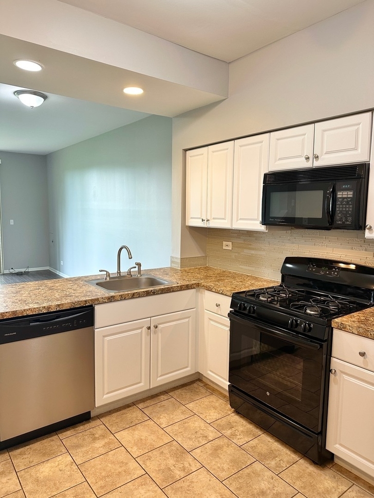 83 Polaris Drive - Photo 2