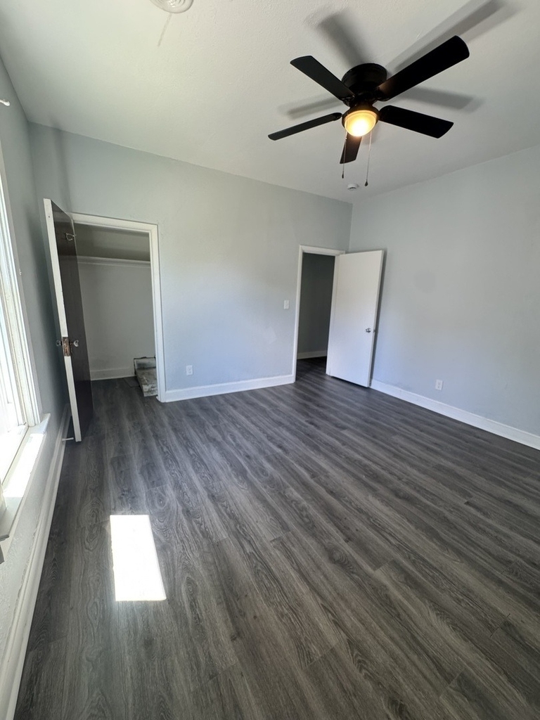 720 E 14th Street - Photo 5